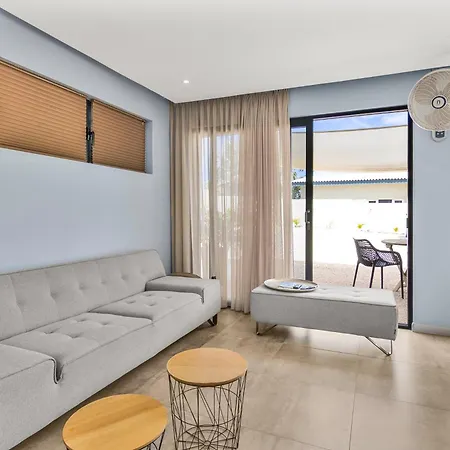 Indigo Apartments & Suites - 'Adults Only'-3
